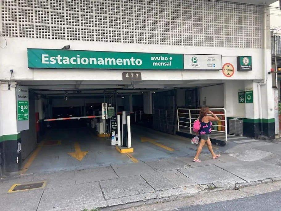 Apartamento Gigante Em Pinheiros contacts